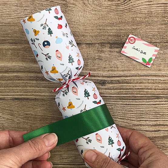 how%2Dto%2Dmake%2Dbright%2Dchristmas%2Dcrackers%5Fstep%2D5a.jpg?sw=554&q=85