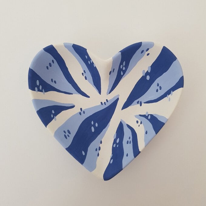Idea_how-to-decorate-a-ceramic-heart-dish_step6b.jpg?sw=680&q=85
