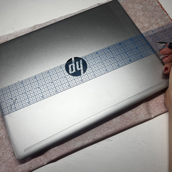 idea%5Fhow%2Dto%2Dsew%2Da%2Dquilted%2Dlaptop%2Dbag%5Fstep1a.jpg?sw=554&q=85