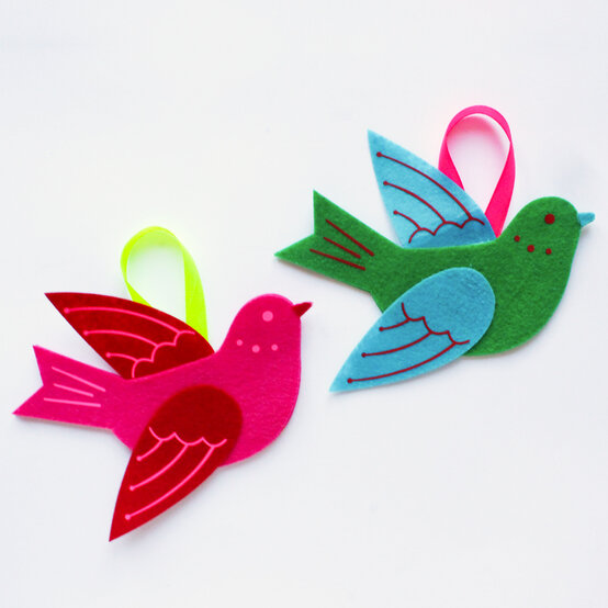 felt-christmas-decorations_felt_complete.jpg?sw=554&q=85