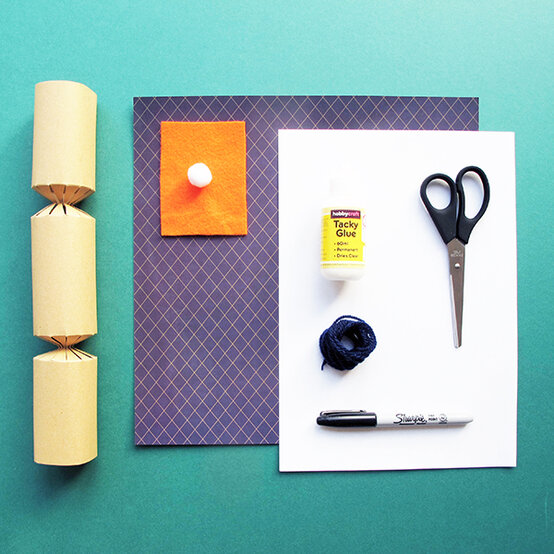 table-dec-cracker-6-a.jpg?sw=554&q=85