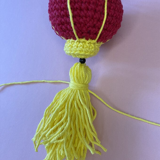 Idea_how-to-crochet-an-amigurumi-rabbit_Tassel5.jpg?sw=680&q=85
