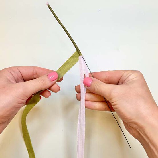 ideas%5Fhow%2Dto%2Dmake%2Dpipe%2Dcleaner%2Dand%2Dfelt%2Dflowers%5Ftulip%5F8.jpg?sw=554&q=85