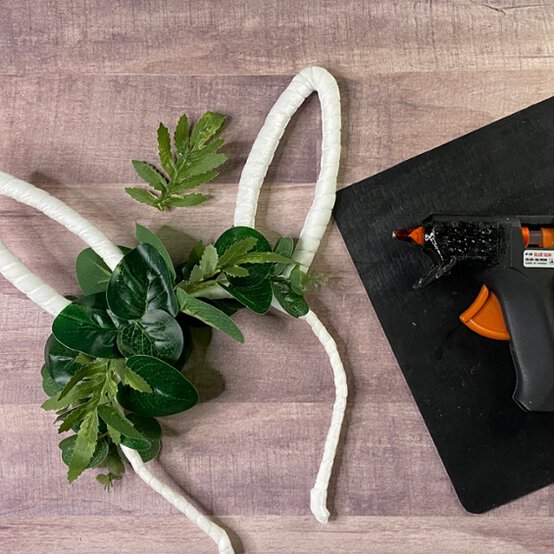 Idea_how-to-make-a-floral-bunny-headband_step13a.jpg?sw=554&q=85