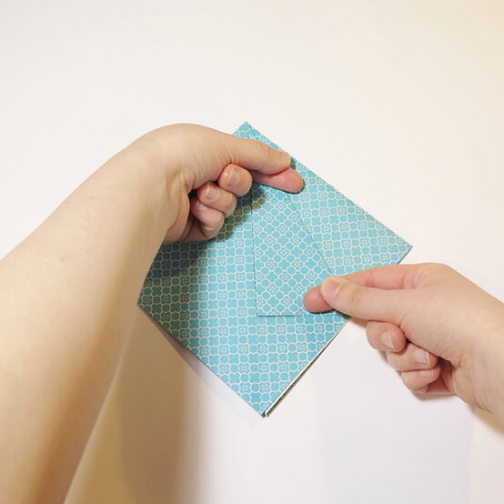 origami-christmas-tree-6c.jpg?sw=554&q=85