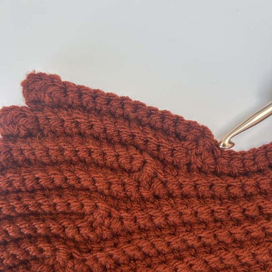 ideas%5Fhow%2Dto%2Dcrochet%2Da%2Dleaf%2Dcushion%5Fstep%2D4a.jpg?sw=554&q=85