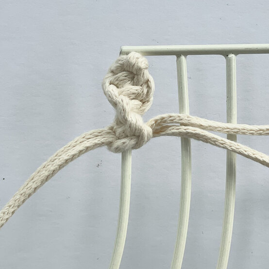 How%2Dto%2DMake%2Da%2DMacrame%2DFrame%5FRainbow%2Dstep1.jpg?sw=554&q=85