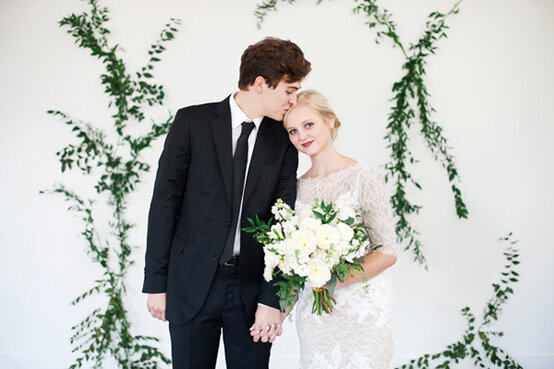 diy-vine-wall-backdrop-28.jpg?sw=554&q=85