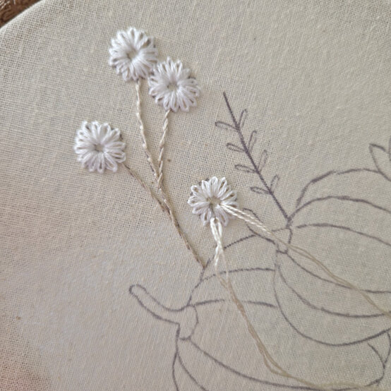 idea%5Fautumn%2Dembroidery%2Dprojects%2Dto%2Dtry%2Dhoop%5Fstep%2D37.jpg?sw=554&q=85