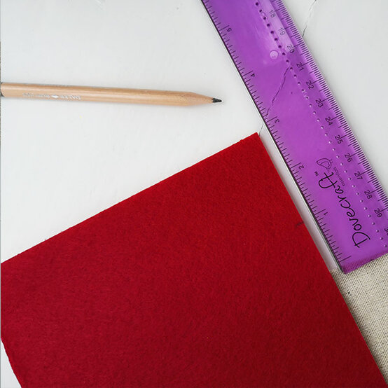 cricut-christmas-stocking-step-16.jpg?sw=554&q=85