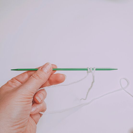 Ideas_How-to-Knit-Jubilee-Bunting-step-1.jpg?sw=554&q=85