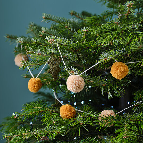 holly-garland.jpg?sw=554&q=85