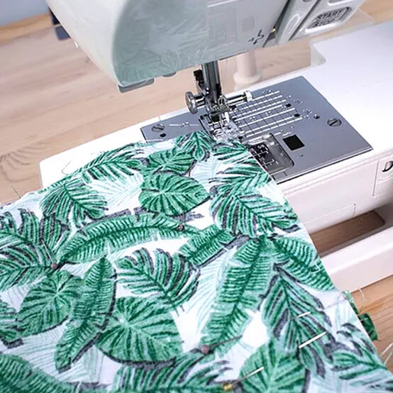 makeup-brushroll-step10.jpg?sw=554&q=85