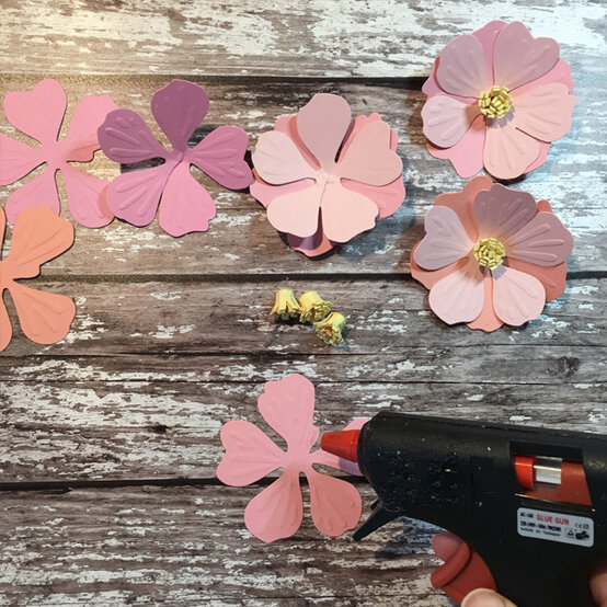 wreath4.jpg?sw=554&q=85