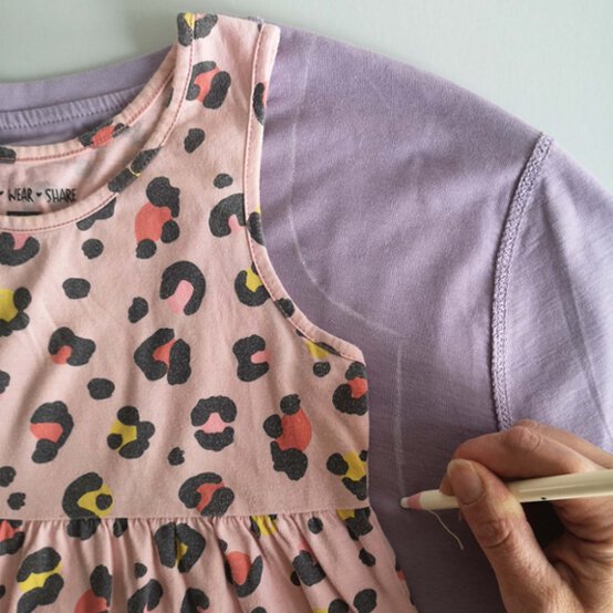 Ombre%20dyed%20children%27s%20dress_Step1_1.jpg?sw=554&q=85