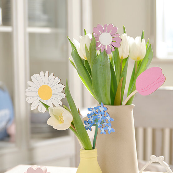 easter-table-decor-wooden-flowers.jpg?sw=554&q=85