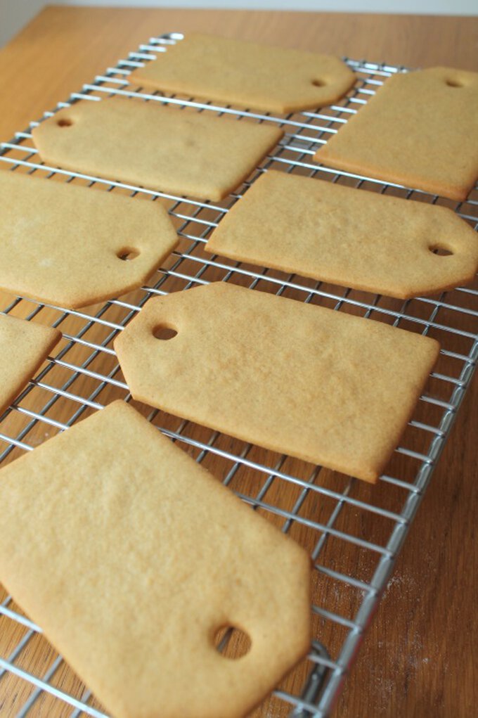 How to Make Gift Tag Biscuits Hobbycraft