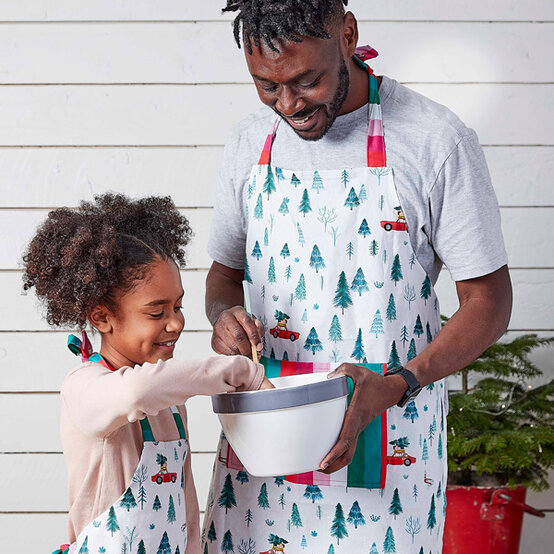 idea_sewing-projects-for-beginners_apron.jpg?sw=554&q=85