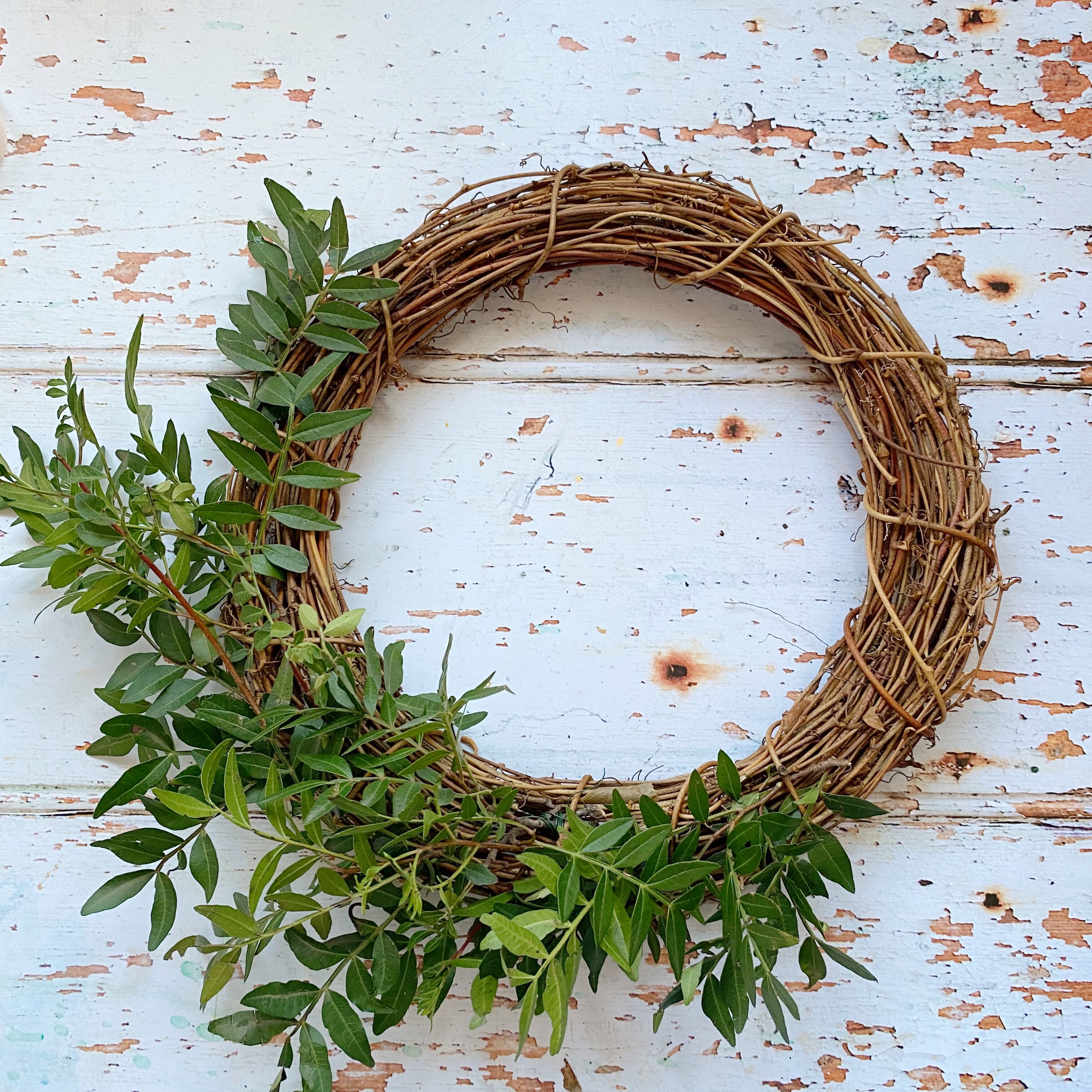 How to Make a Fresh Spring Wreath | Hobbycraft