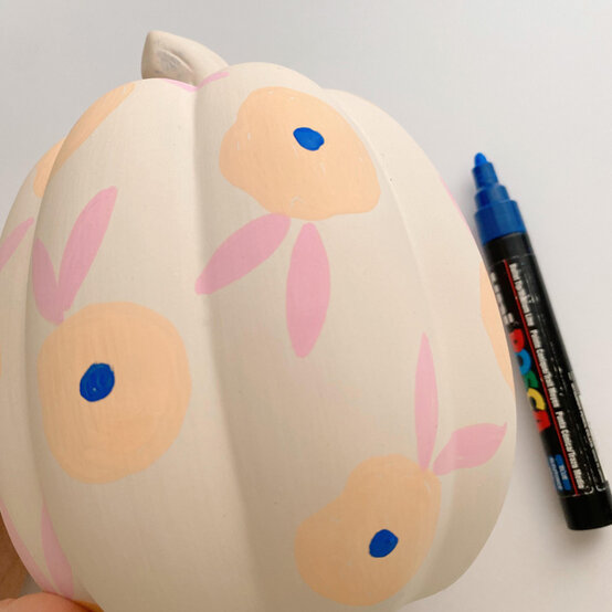 idea_ceramic-painted-pumpkins_7.jpg?sw=554&q=85