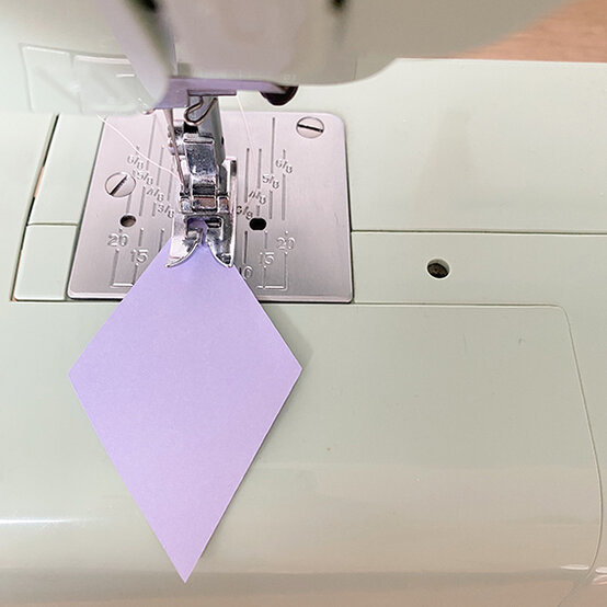 balloon-lantern-tail-step4.jpg?sw=554&q=85