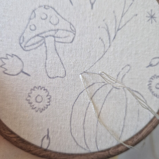 idea%5Fautumn%2Dembroidery%2Dprojects%2Dto%2Dtry%2Dnapkin%5Fstep%2D39.jpg?sw=554&q=85