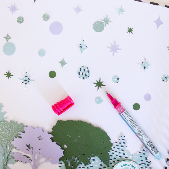 cricut_how-to-make-an-adventure-scrapbook-layout_step6.jpg?sw=554&q=85