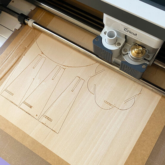 wooden-cake-stand_step5_3.jpg?sw=554&q=85