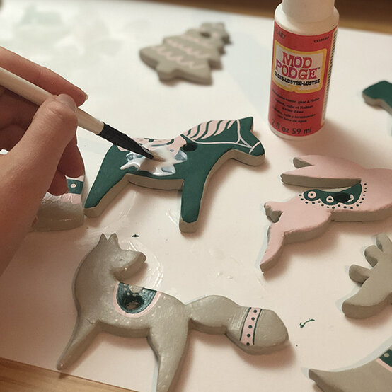 600x600_clay_christmas_decorations_12.jpg?sw=554&q=85