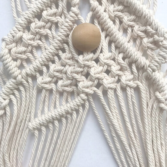 idea_macrame-large-christmas-tree_step23.jpg?sw=554&q=85