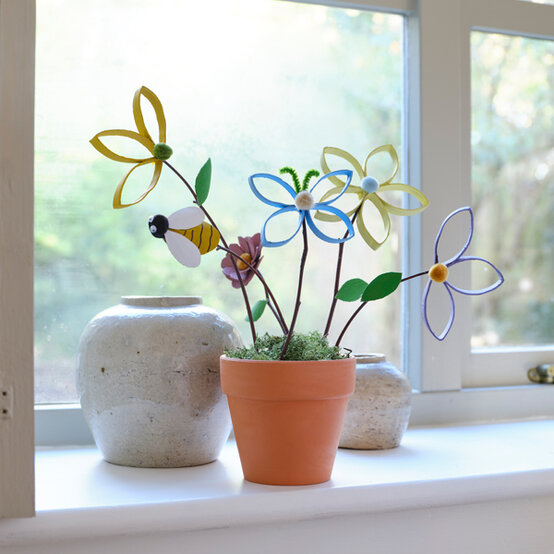 idea_spring-craft-roll-flowers_step7.jpg?sw=554&q=85