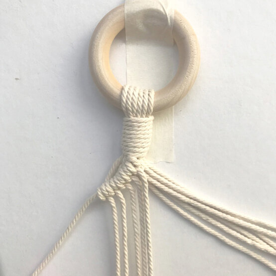 idea_macrame-large-christmas-tree_step4.jpg?sw=554&q=85