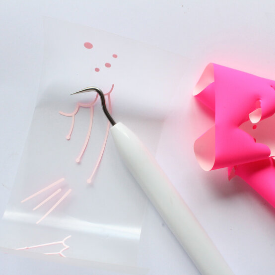 felt-christmas-decorations_felt_step3_edit.jpg?sw=554&q=85