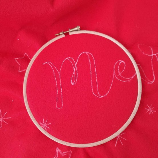 Idea_how-to-make-a-personalised-tree-skirt_step2a.jpg?sw=554&q=85