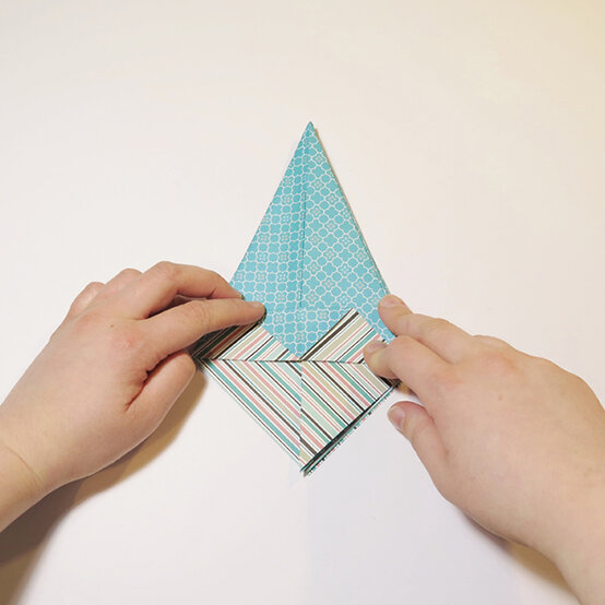 origami-christmas-tree-8b.jpg?sw=554&q=85