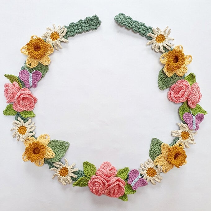idea_how-to-crochet-an-easter-wreath-and-garland_finishedgarland.jpg?sw=680&q=85