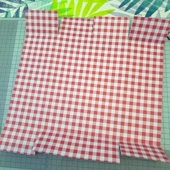 three-ways-to-make-handmade-christmas-gift-wrap_gift-box_sheet3.jpg?sw=554&q=85