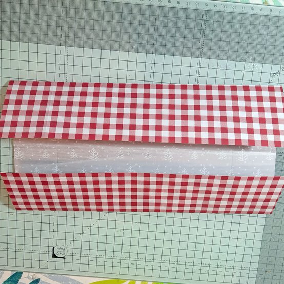 three-ways-to-make-handmade-christmas-gift-wrap_gift-box_sheet1_2.jpg?sw=554&q=85