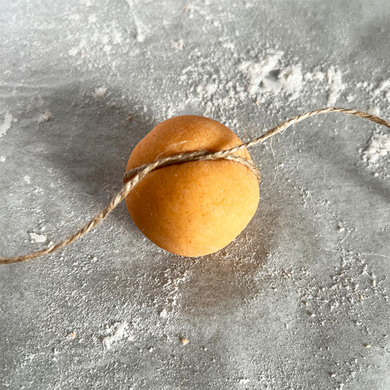 how-to-make-salt-dough-pumpkins_step-4.jpg?sw=554&q=85