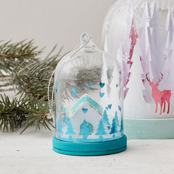 festive-cloche-table-decoration_hero-blue.jpg?sw=554&q=85