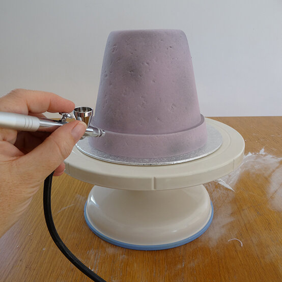 plant-pot-bunny-cake-25.jpg?sw=554&q=85