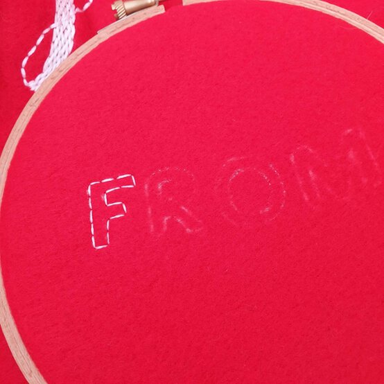 Idea_how-to-make-a-personalised-tree-skirt_step3a.jpg?sw=554&q=85