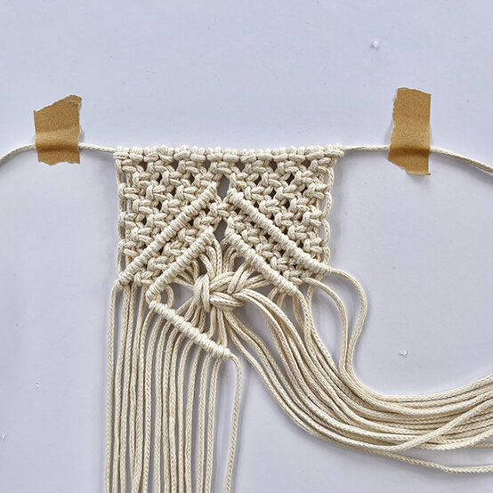 Idea_How-to-Make-a-Wedding-Macrame-Bouquet-Wrap_Step17.JPG?sw=554&q=85