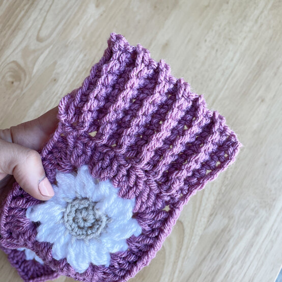 granny%2Dsquare%2Dflower%2Dtote%2Dbag%5Fstep%2D5a.jpg?sw=554&q=85