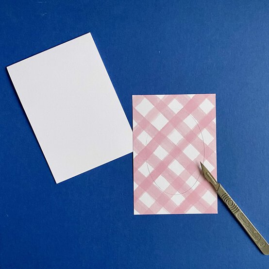 Idea_how-to-make-an-easter-aperture-card_step1.jpg?sw=554&q=85