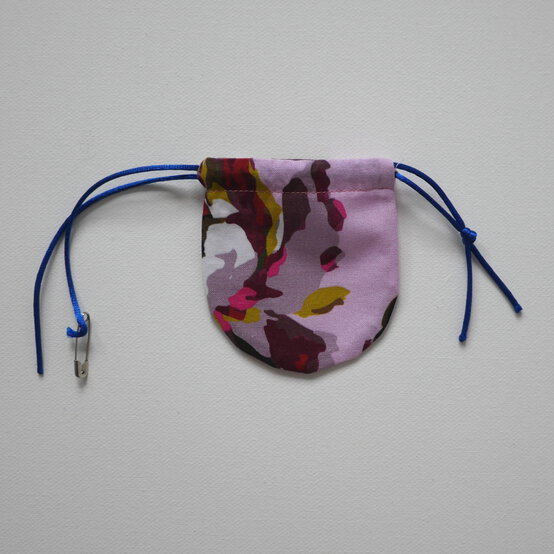 how_to_make_a_drawstring_coin_purse_step11.jpg?sw=554&q=85