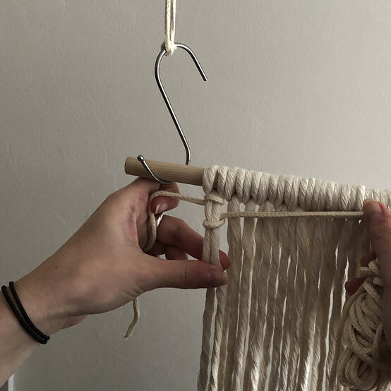 Idea_How-to-Make-an-Autumn-Macrame-Tapestry-Wall-Hanging_Step-2c.JPG?sw=554&q=85