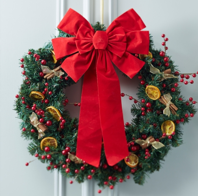 how-to-make-a-traditional-christmas-wreathhero.png?sw=680&q=85