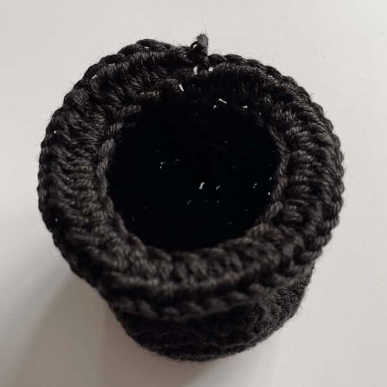 ideas%5Fhow%2Dto%2Dcrochet%2Da%2Dhalloween%2Dwreath%5Fcauldron%5F3.jpg?sw=554&q=85