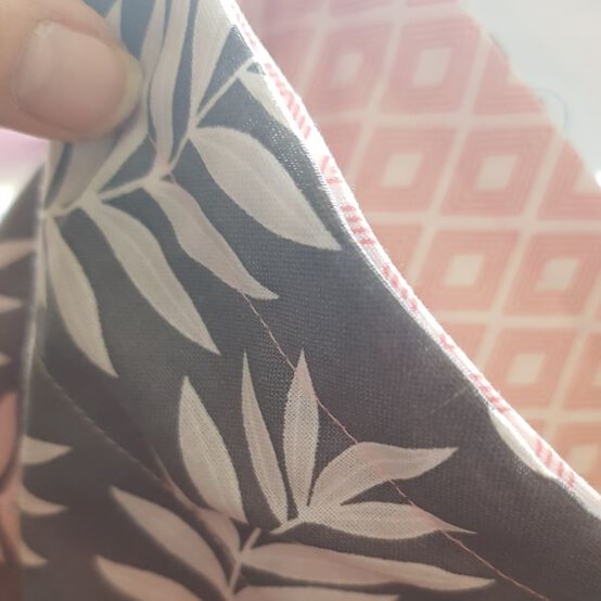 fabric_drawstring_bags_threads_step_12.jpg?sw=554&q=85